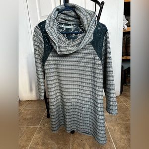 Women’s large Maurice’s top